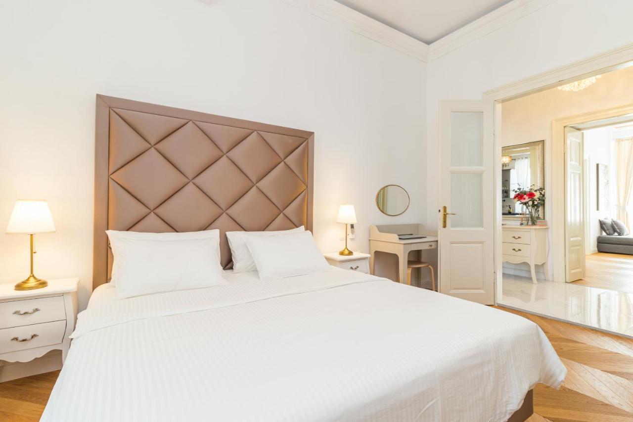 Apartment Augier - Elegant & Spacious - City Centre Pula Bagian luar foto