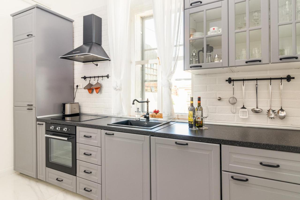 Apartment Augier - Elegant & Spacious - City Centre Pula Bagian luar foto
