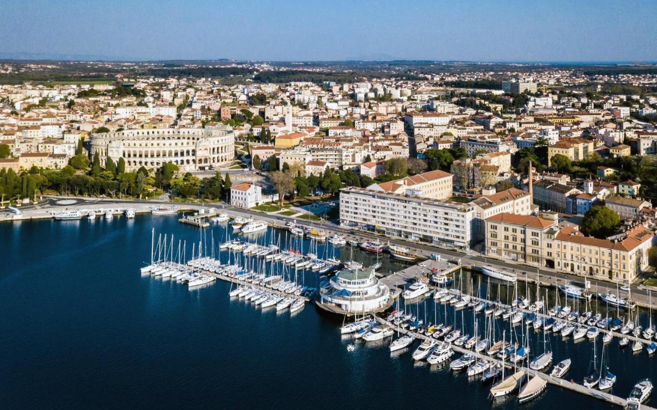 Apartment Augier - Elegant & Spacious - City Centre Pula Bagian luar foto
