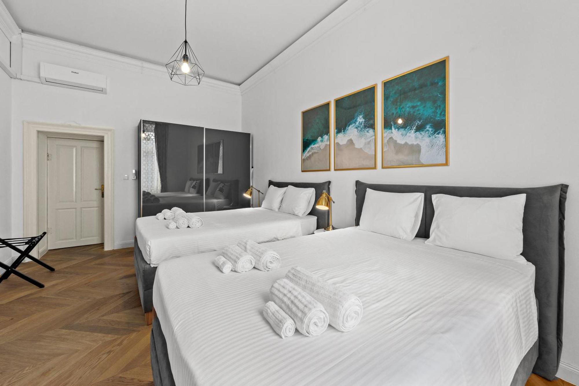 Apartment Augier - Elegant & Spacious - City Centre Pula Bagian luar foto