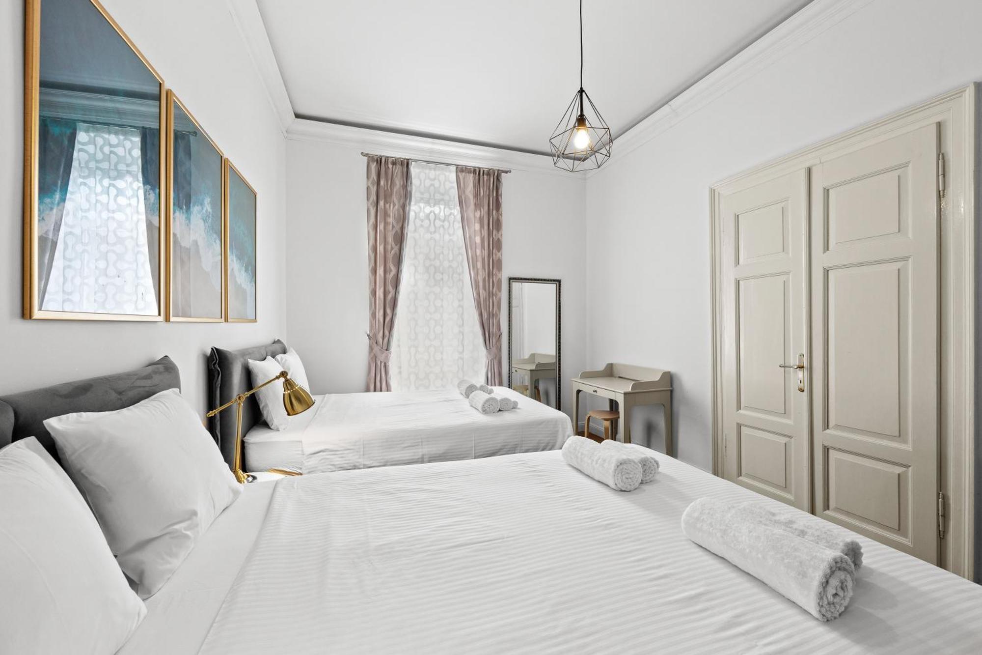 Apartment Augier - Elegant & Spacious - City Centre Pula Bagian luar foto